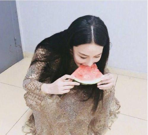 娱乐吃瓜女配图片